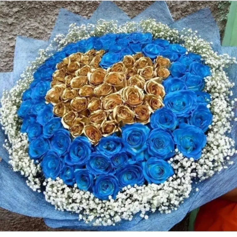 Buket Mawar Biru Hati Emas