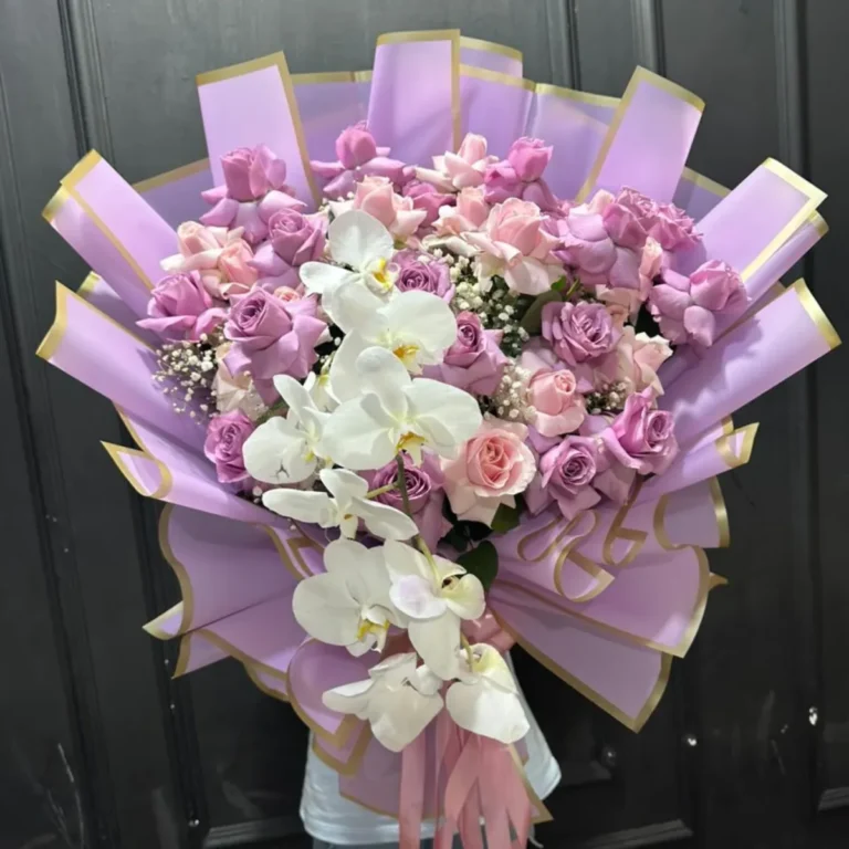 Buket Mawar Lilac dan Anggrek Putih