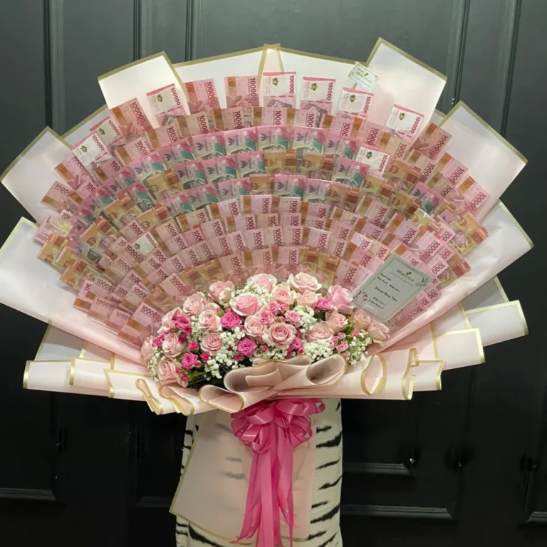 Buket Uang dan Mawar Pink