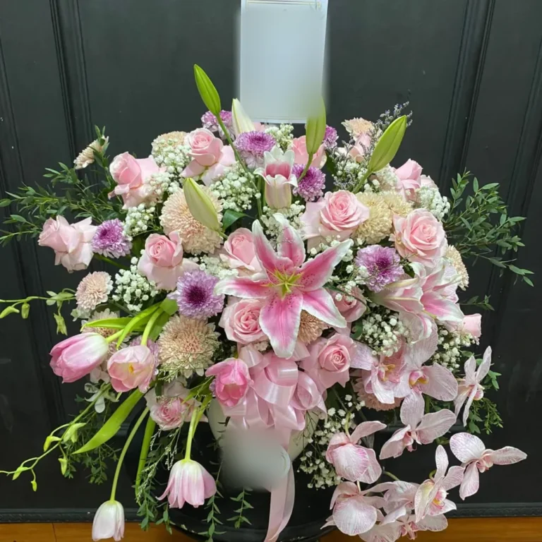 Bunga Meja Pink Lily Tulip dan Anggrek