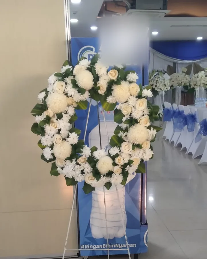 Krans duka cita putih di Rumah Duka Tabitha UKRIDA