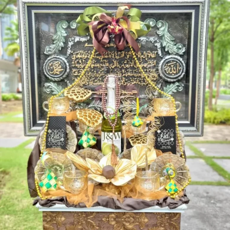 Parcel Lebaran Kaligrafi Bingkai Perak dan Set Gelas