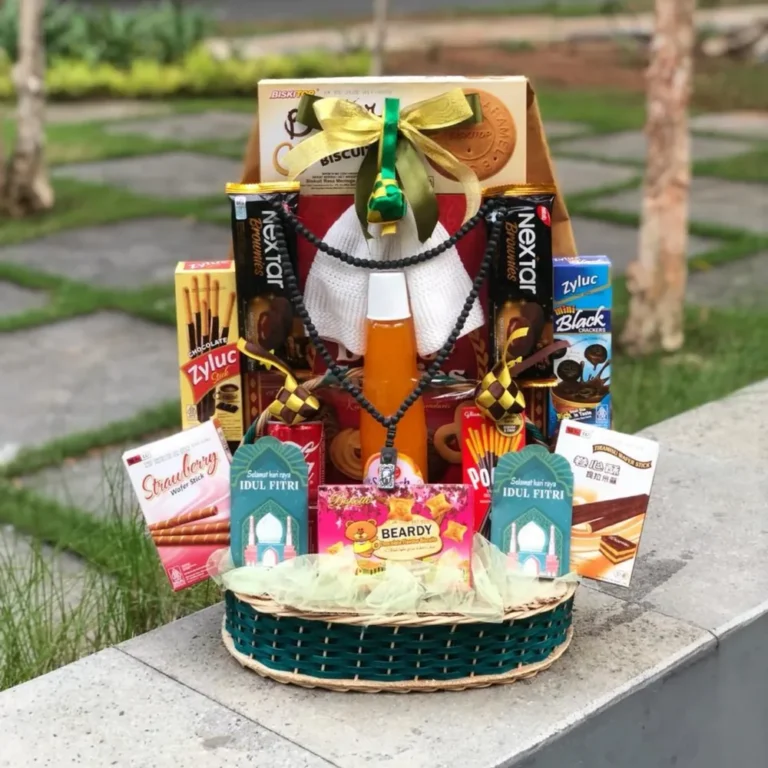 Parcel Lebaran Keranjang Rotan Camilan