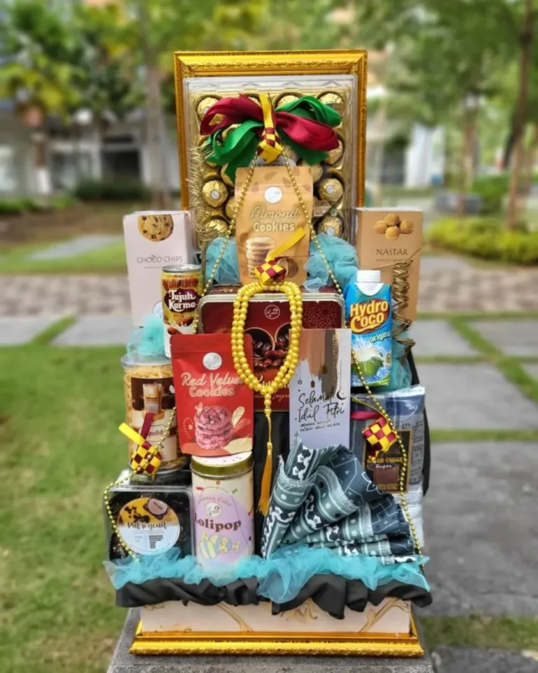 Parcel Lebaran Kue Kering dan Cokelat Aksen Toska