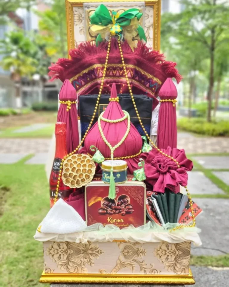 Parcel Lebaran Perlengkapan Salat Warna Marun