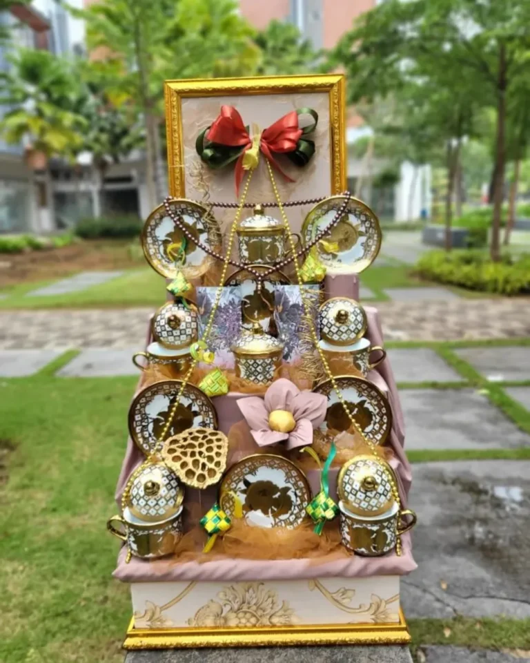 Parcel Lebaran Set Cangkir dan Toples Emas Putih