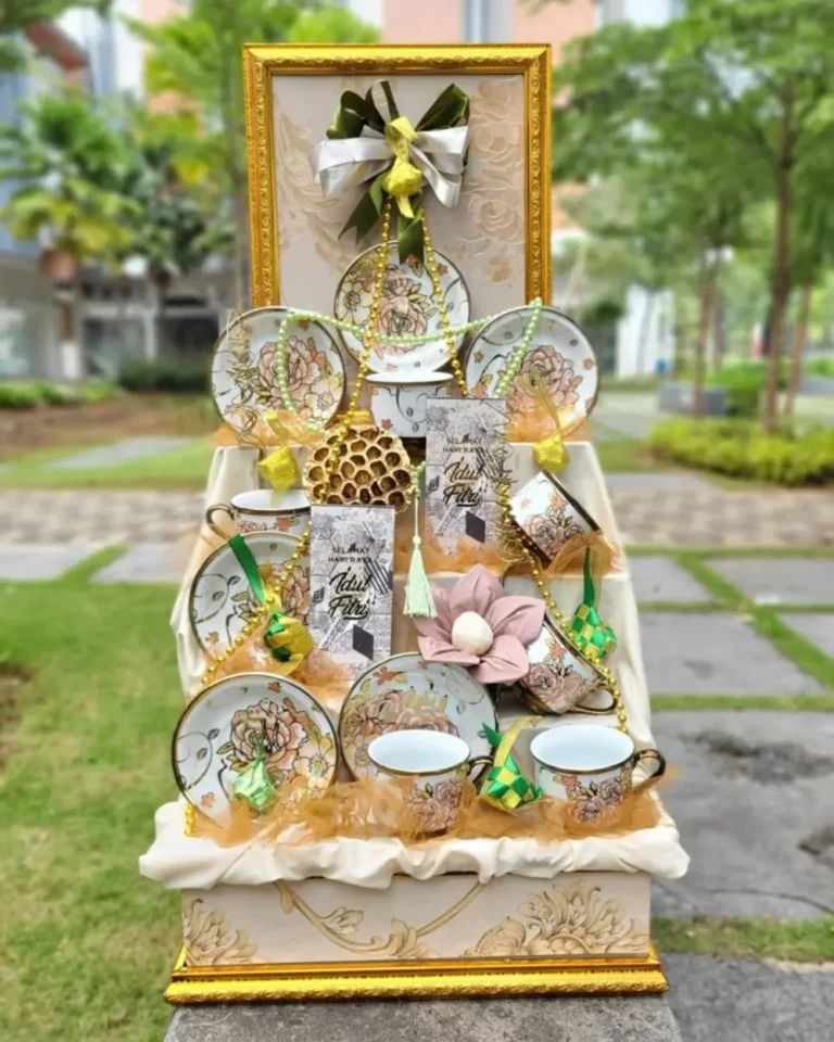 Parcel Lebaran Set Piring Motif Bunga Emas