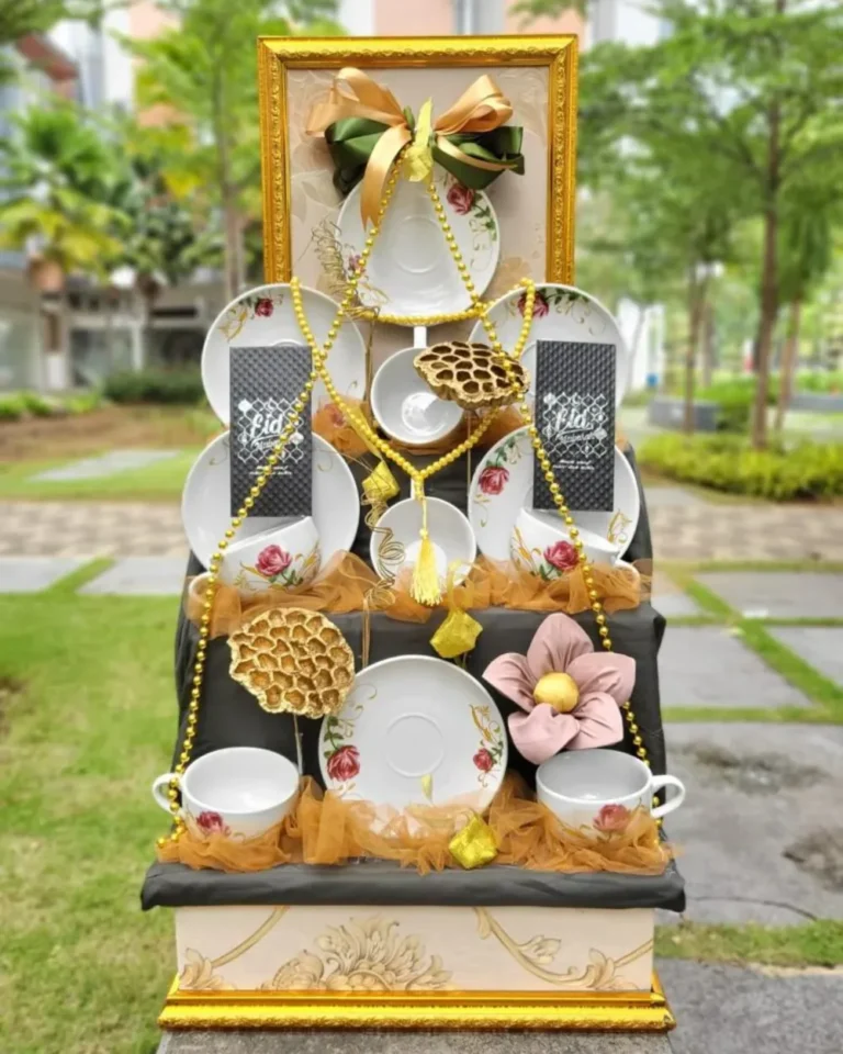 Parcel Lebaran Set Piring Motif Mawar