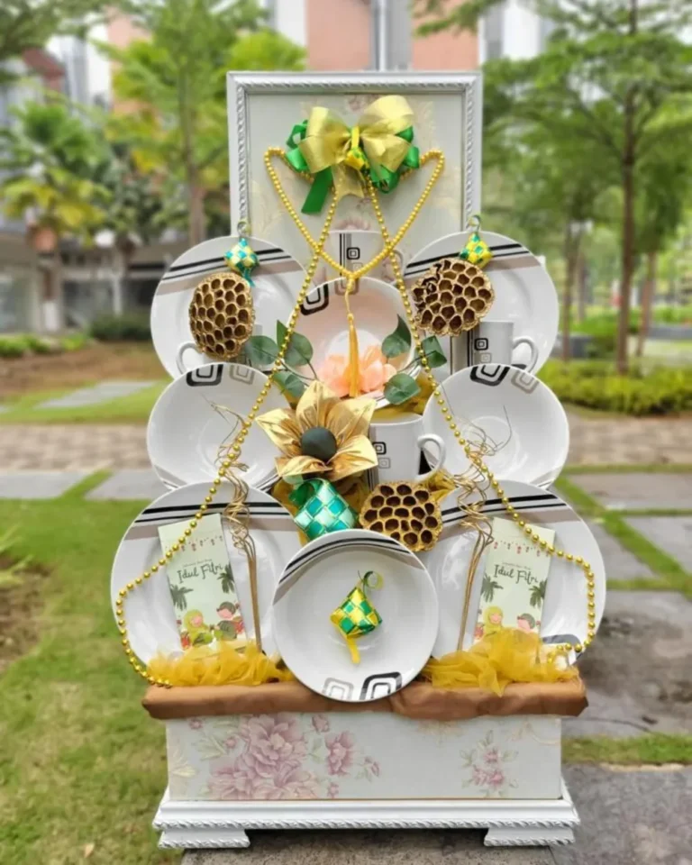 Parcel Lebaran Set Piring Putih Motif Kotak