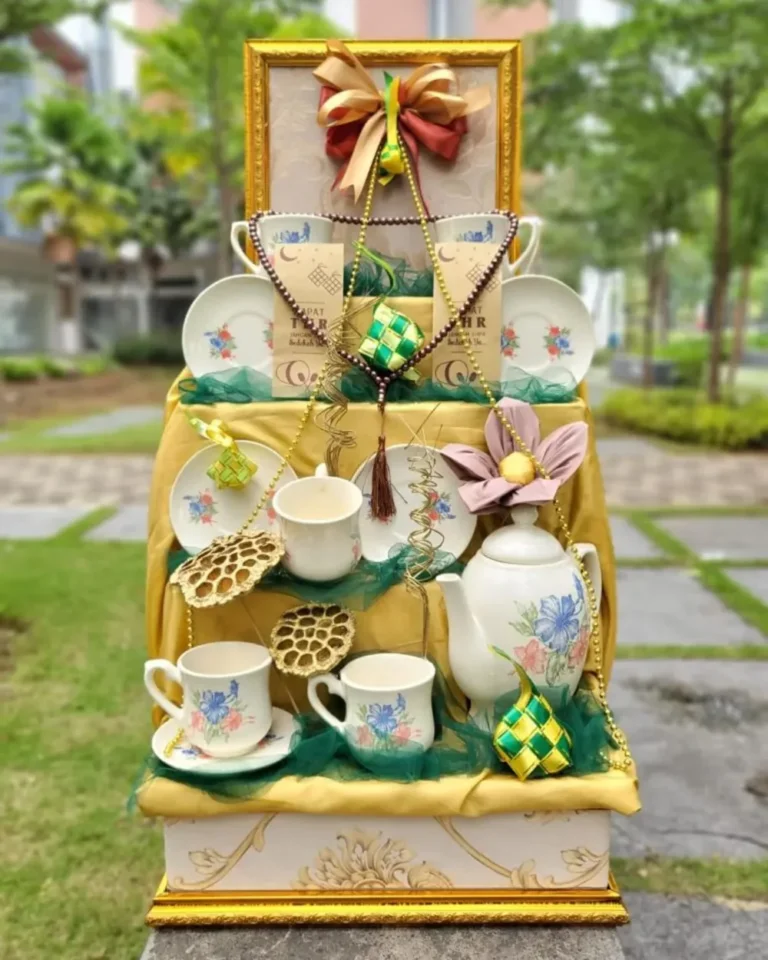 Parcel Lebaran Set Teh Keramik Motif Bunga Biru