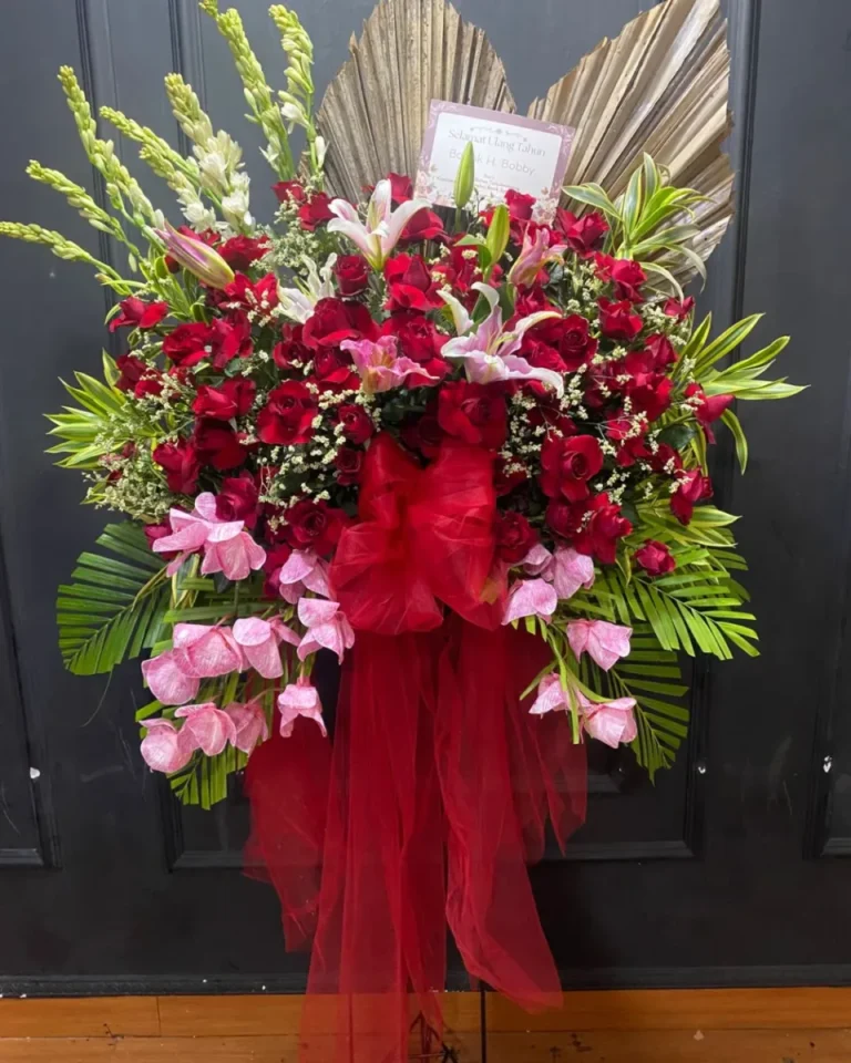 Standing Flower Merah dengan Pita Tile